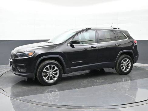 Used 2019 Jeep Cherokee Latitude Plus w/ Cold Weather Group AWD/4WD image 8
