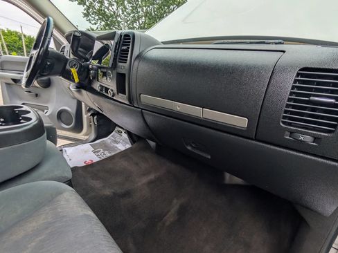 Used 2009 GMC Sierra 2500 W/T AWD/4WD image 17