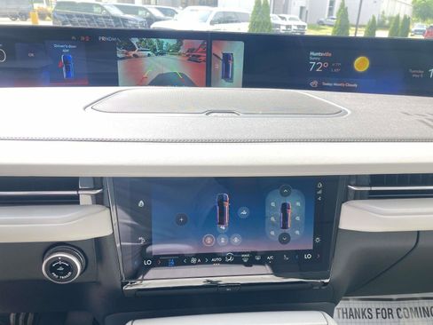 New 2026 Lincoln Navigator L Premier AWD/4WD image 33