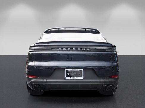 Used 2024 Porsche Cayenne Coupe AWD/4WD image 4
