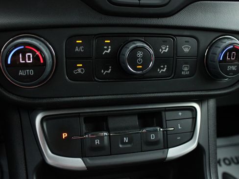 Used 2023 GMC Terrain SLE w/ Driver Convenience Package AWD/4WD image 42