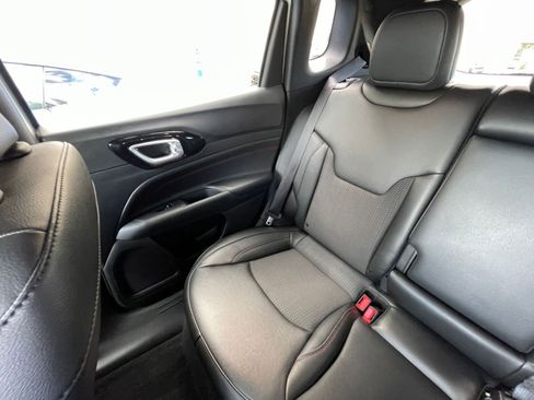 Used 2025 Jeep Compass Trailhawk image 39