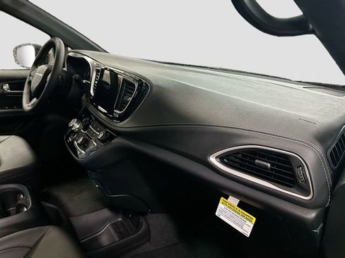 New 2026 Chrysler Pacifica Select w/ S Appearance Package image 29