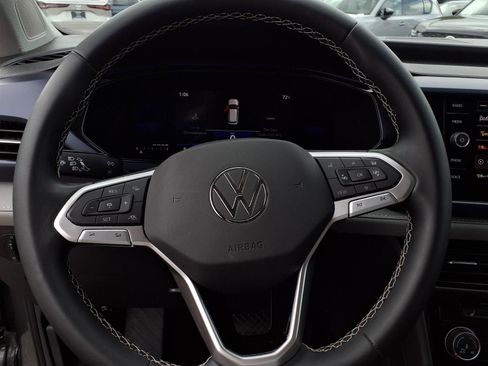 Used 2023 Volkswagen Taos SE w/ Panoramic Sunroof Package FWD image 13
