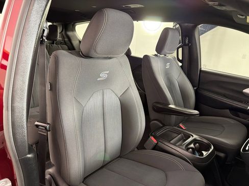 Used 2018 Chrysler Pacifica Touring Plus w/ S Appearance Package FWD image 23