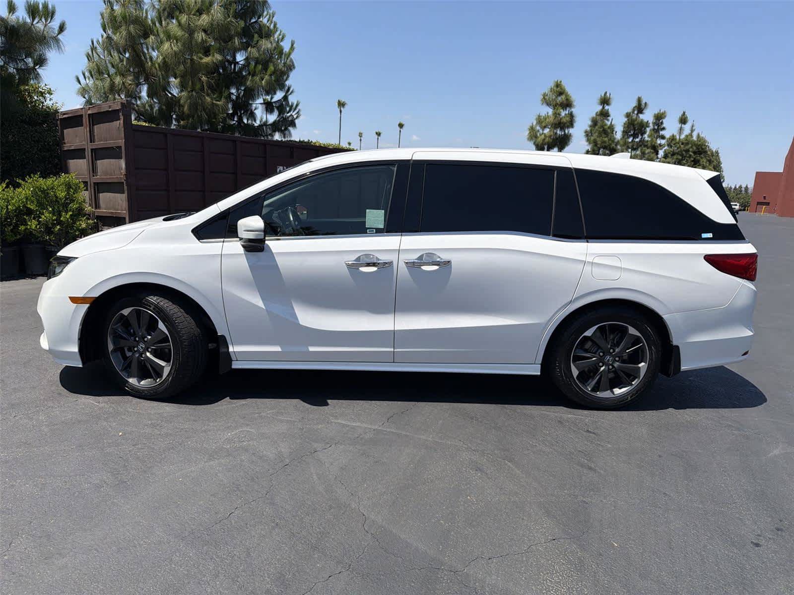 Used 2024 Honda Odyssey Elite image 3