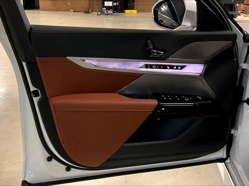 Used 2025 BMW i7 eDrive50 image 11