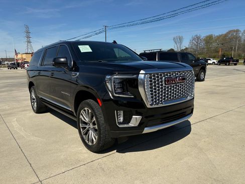Used 2021 GMC Yukon XL Denali w/ Denali Premium Package image 4