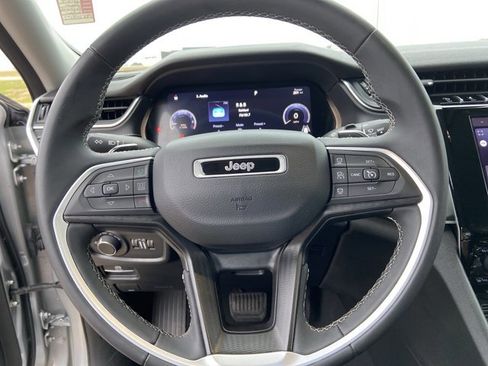 Used 2023 Jeep Grand Cherokee L Laredo image 34