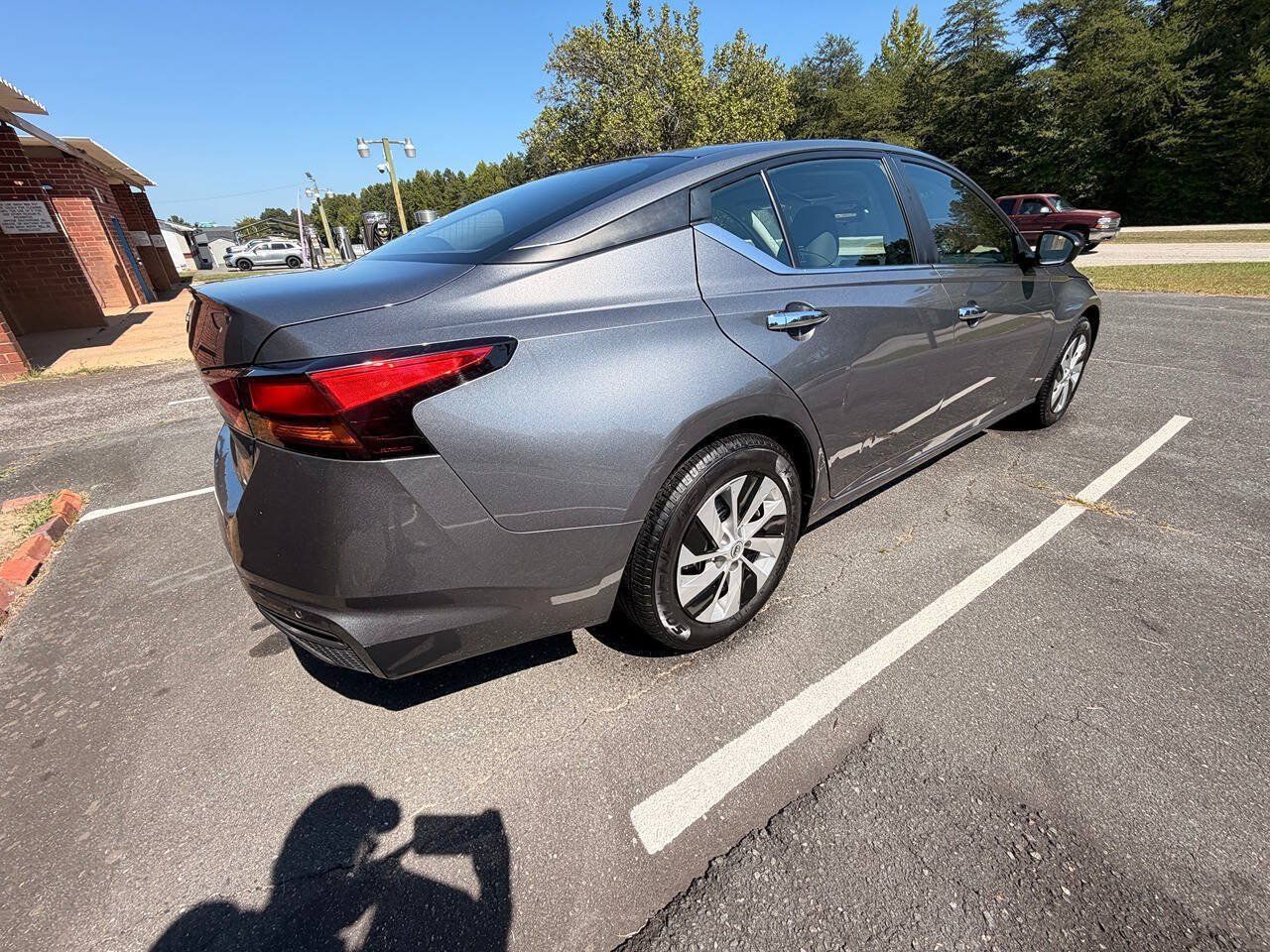 Used 2024 Nissan Altima 2.5 S FWD image 7