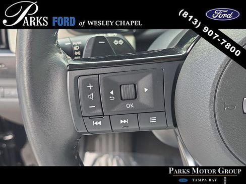 Used 2023 Nissan Pathfinder SL AWD/4WD image 29