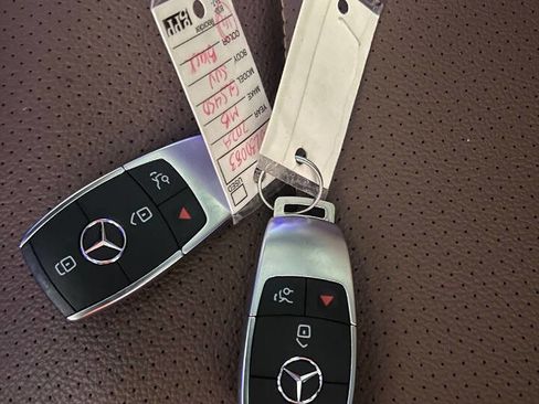 Used 2024 Mercedes-Benz GLS 450 4MATIC image 18