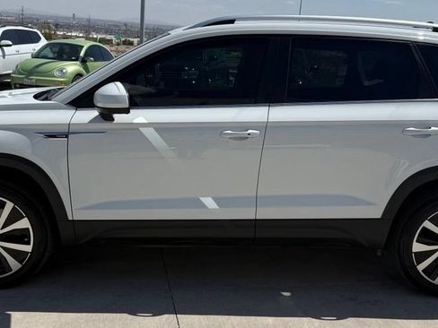 Certified 2024 Volkswagen Taos SE FWD image 6