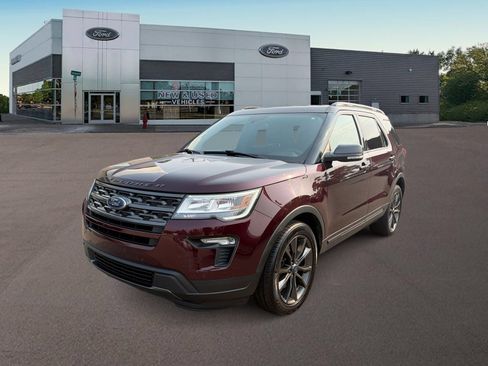 Used 2019 Ford Explorer XLT w/ Equipment Group 202A FWD image 4
