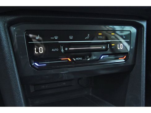 Used 2022 Volkswagen Tiguan SE AWD/4WD image 26