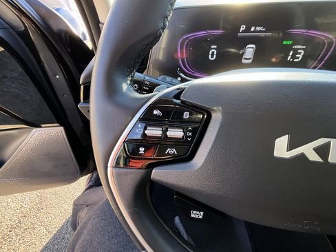 Used 2023 Kia Niro EX image 14