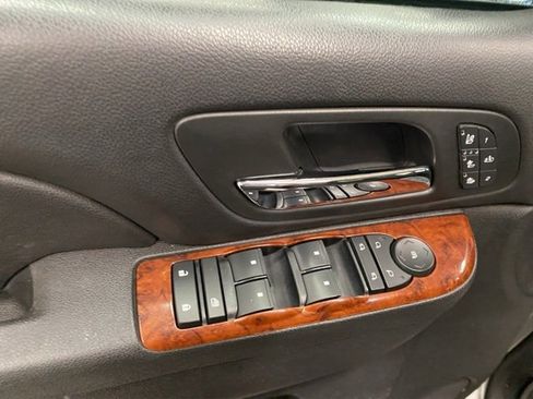 Used 2013 Chevrolet Avalanche LTZ image 20