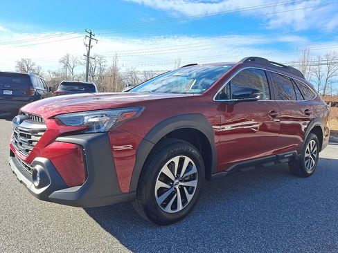 Used 2025 Subaru Outback Premium image 4