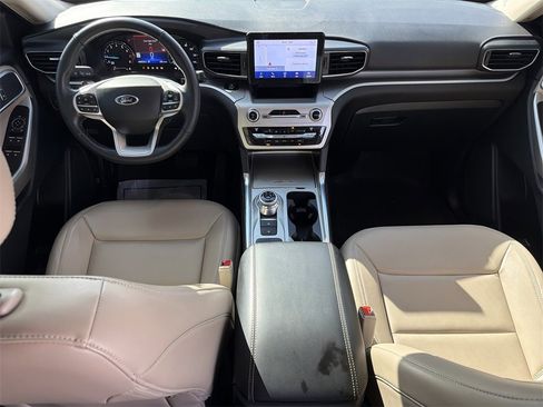 Used 2021 Ford Explorer XLT w/ Equipment Group 202A image 13