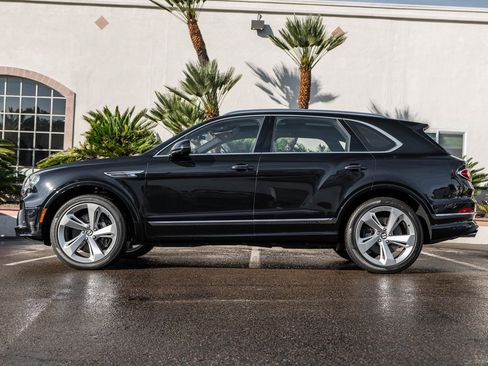 Used 2025 Bentley Bentayga V8 image 5