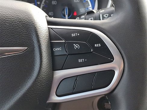 Used 2022 Chrysler Voyager LX image 22