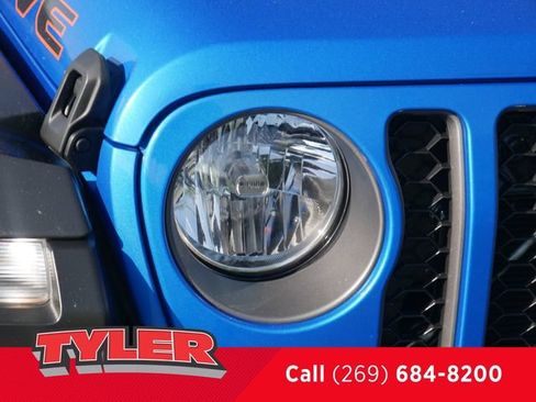 Used 2022 Jeep Gladiator Mojave AWD/4WD image 10