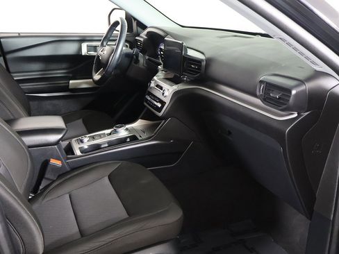 Used 2022 Ford Explorer XLT image 23
