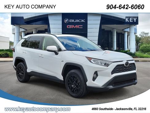 Used 2020 Toyota RAV4 XLE image 1