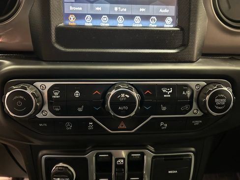 Used 2018 Jeep Wrangler Unlimited Sport S AWD/4WD image 16
