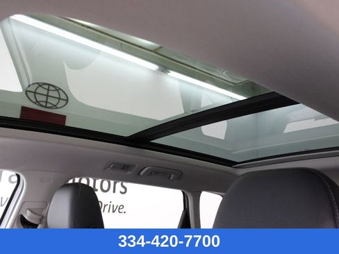 New 2026 Volkswagen Taos SE image 11