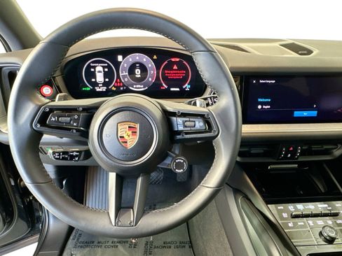 Certified 2025 Porsche Cayenne image 12