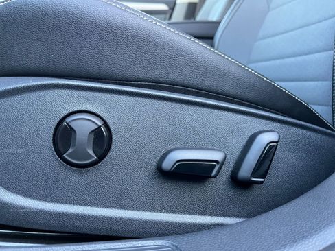 Used 2025 Volkswagen Jetta SE image 24