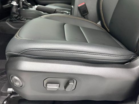 New 2025 Jeep Gladiator Sport image 15