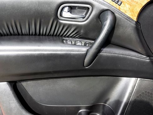 Used 2023 Nissan Armada SL w/ Captain's Chairs Package image 10