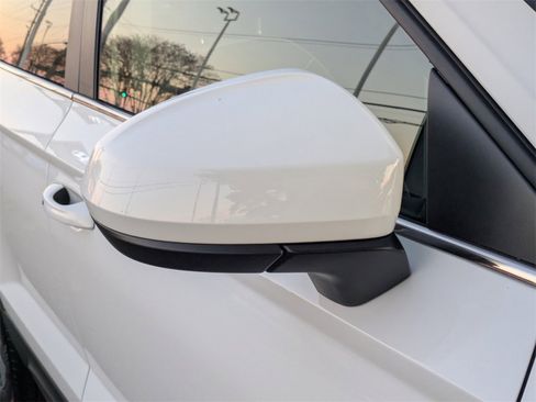 New 2026 Volkswagen Taos SE image 12