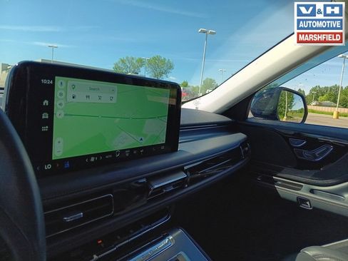 Used 2025 Lincoln Aviator AWD image 12