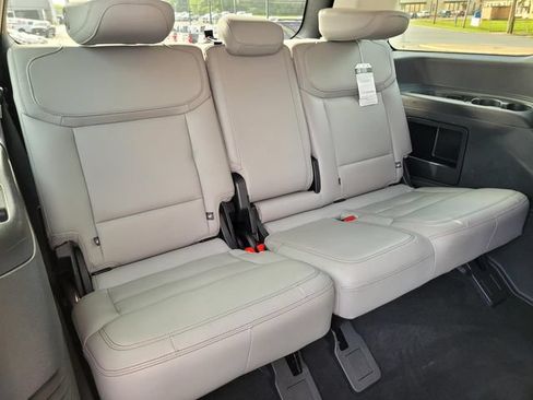 Used 2025 Ford Expedition Active RWD image 14