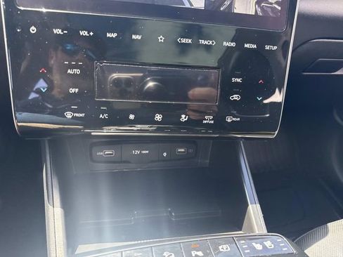 Used 2024 Hyundai Tucson Limited AWD/4WD image 26