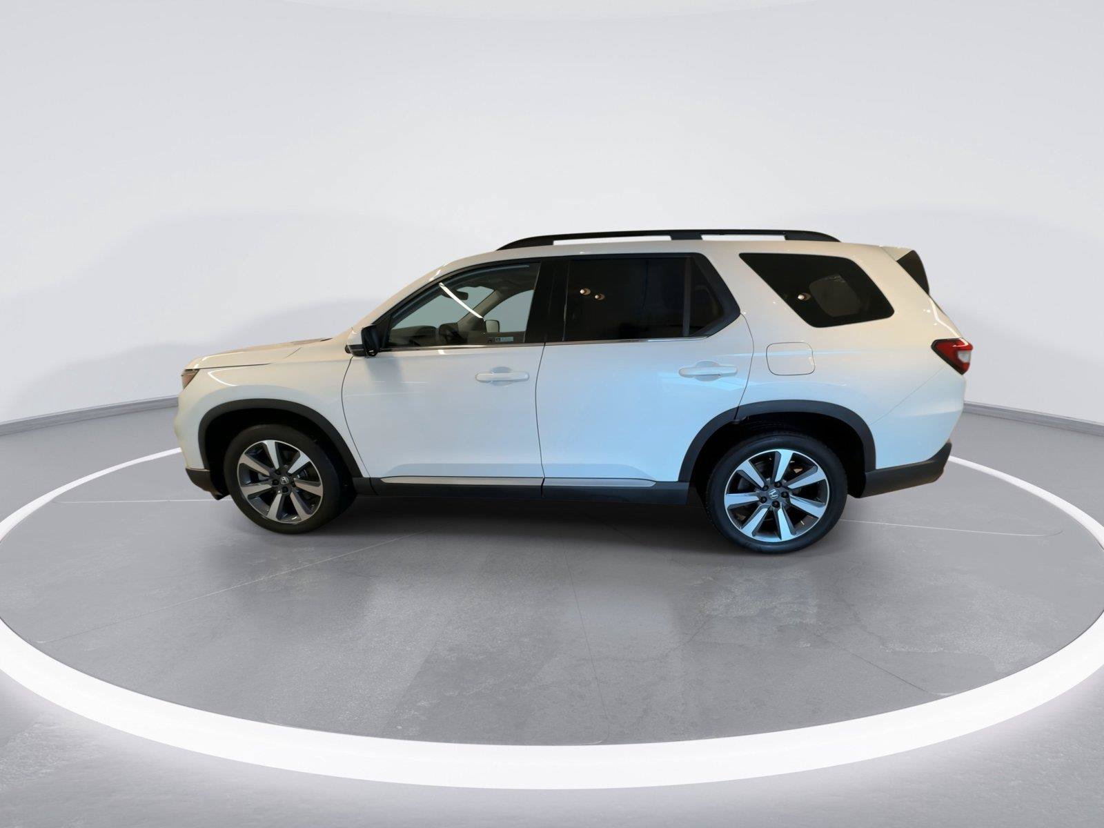Used 2025 Honda Pilot Touring image 5