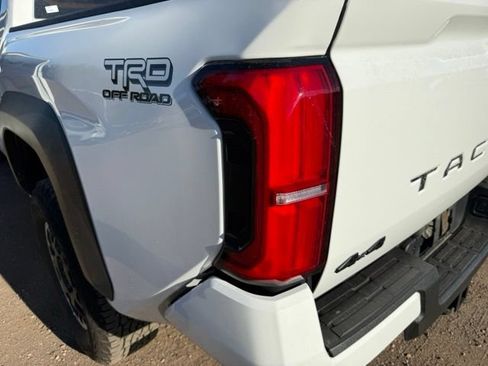 Used 2025 Toyota Tacoma TRD Off-Road AWD/4WD image 13