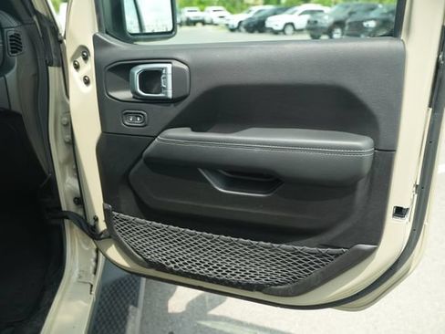 Used 2022 Jeep Wrangler Unlimited Sahara AWD/4WD image 21