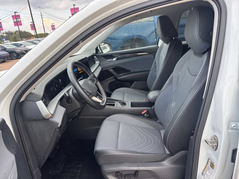 Used 2026 Volkswagen Tiguan SE AWD/4WD image 28