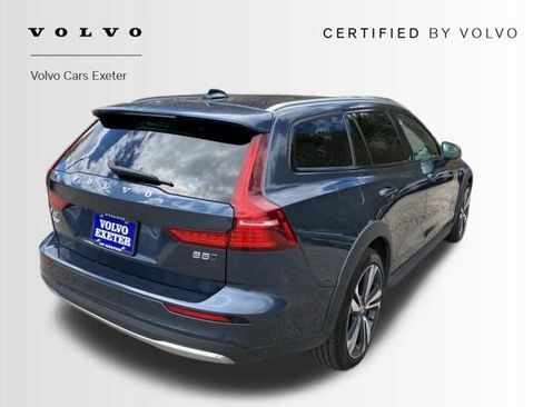Certified 2025 Volvo V60 B5 Cross Country Plus AWD/4WD image 10
