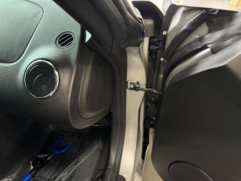 Used 2007 Pontiac Solstice Convertible w/ Premium Package RWD image 12
