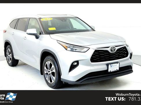 Used 2023 Toyota Highlander XLE AWD/4WD image 1
