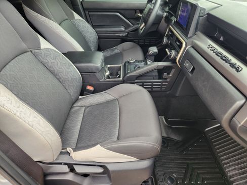 Used 2024 Toyota Tacoma TRD Sport RWD image 10