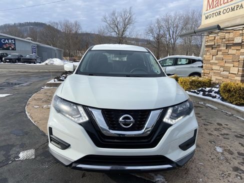 Used 2017 Nissan Rogue S image 3
