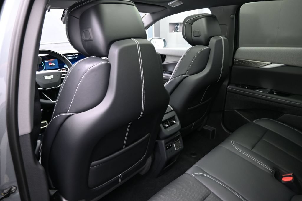 New 2027 Cadillac Optiq Premium Sport w/ LPO, Floor Liner Package AWD/4WD image 31
