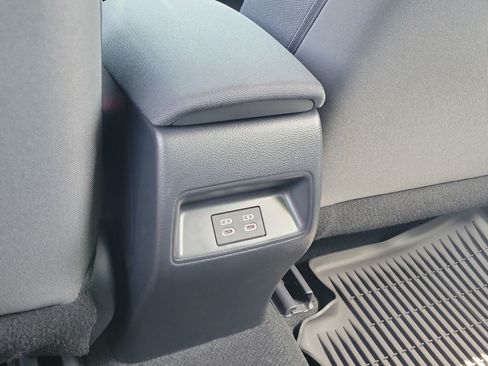 Used 2025 Toyota Corolla LE FWD image 14