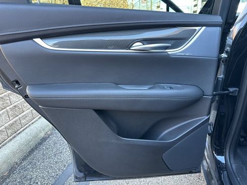 Used 2023 Cadillac XT5 Sportv w/ Technology Package AWD/4WD image 38